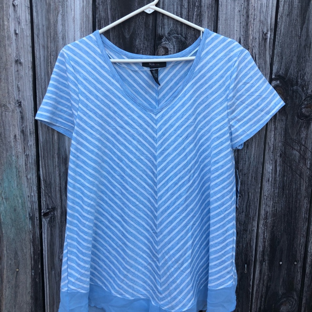 Womens new top: Brand: Style & Co Size: XL Color: light blue & white stripes